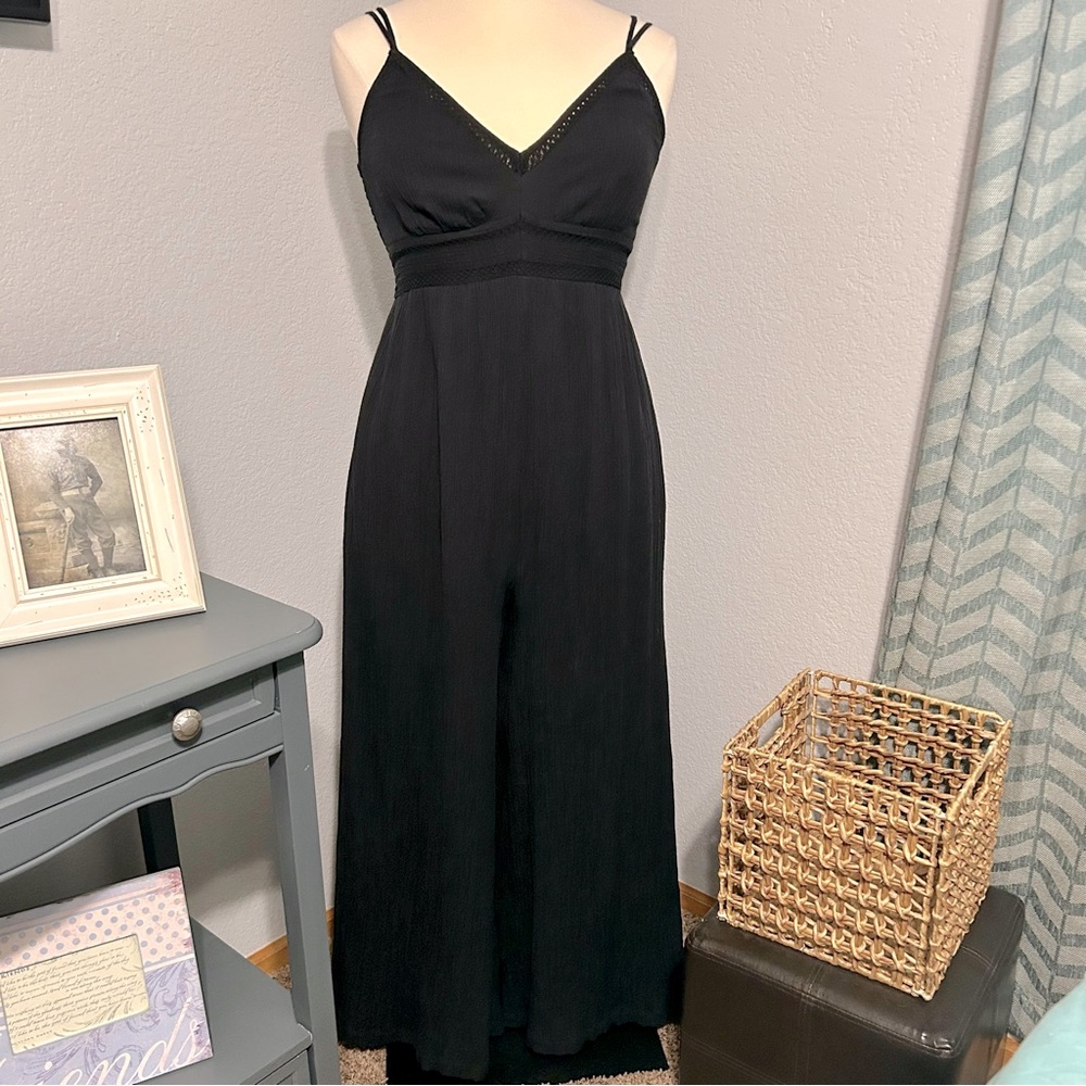 American Eagle Outfitters Plunge Wide Leg Jumpsuit.  EUC.